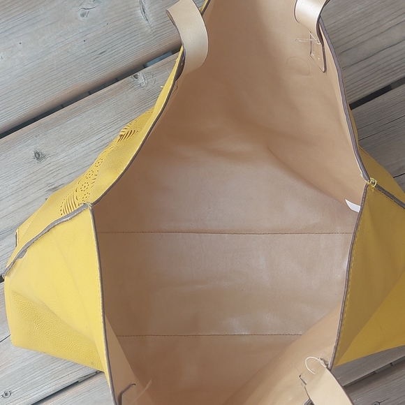 Vegan leather tote - Picture 8 of 8